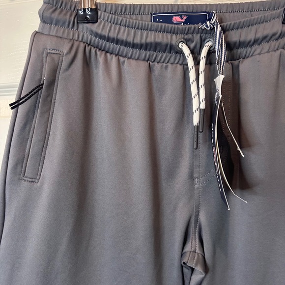 NEW Vineyard Vines Boys M Reinforced Knee Performance Joggers SAMPLE Gray - Picture 2 of 7